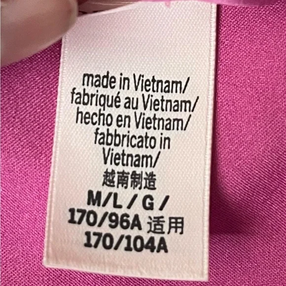 Victoria's Secret NWT Pink Satin Style Robe size M/L - Picture 3 of 7